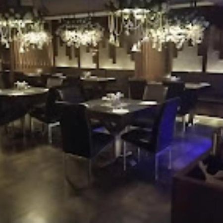 The Gagan Plaza Hotel Канпур Экстерьер фото